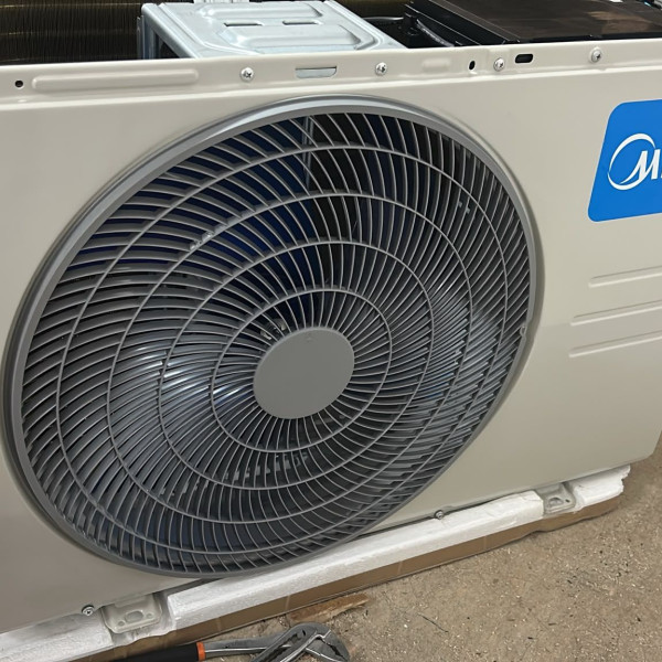AREA OCCASIONI! CLIMATIZZATORE MIDEA EVOLUTION MONOSPLIT 12000 BTU INVERTER R-32 CLASSE A++ WI-FI INCLUSO